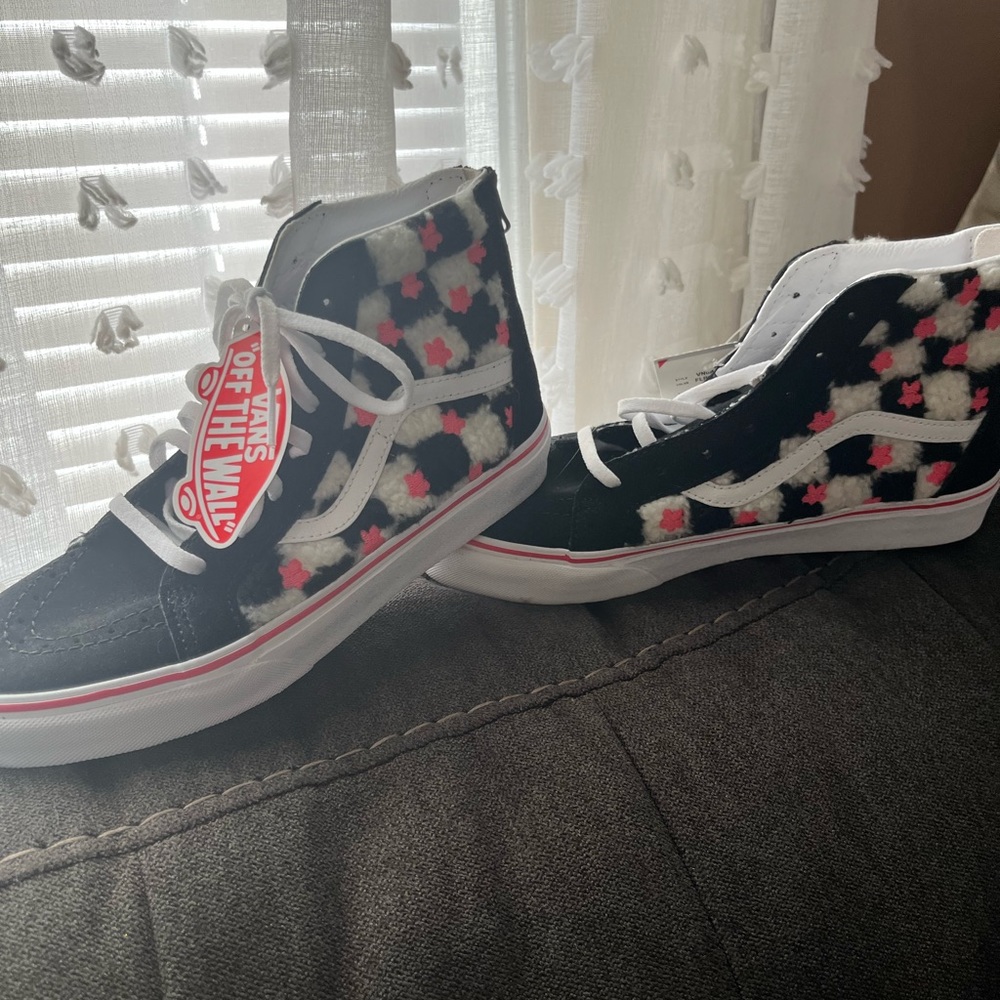 Vans sneakers by size 6 juniors